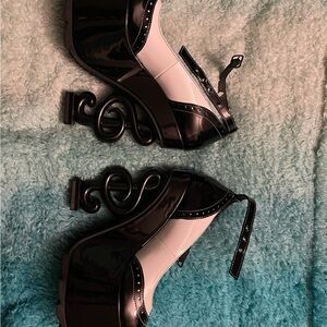 Operetta heels
